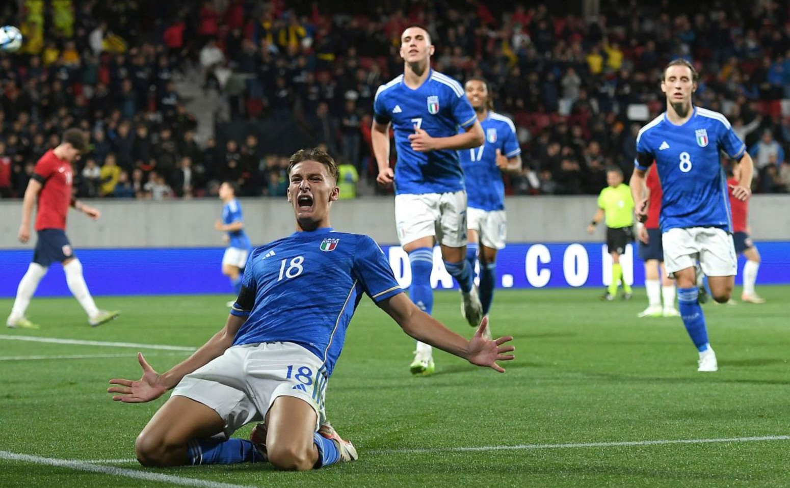 球星又一次成为夜空中最亮的星