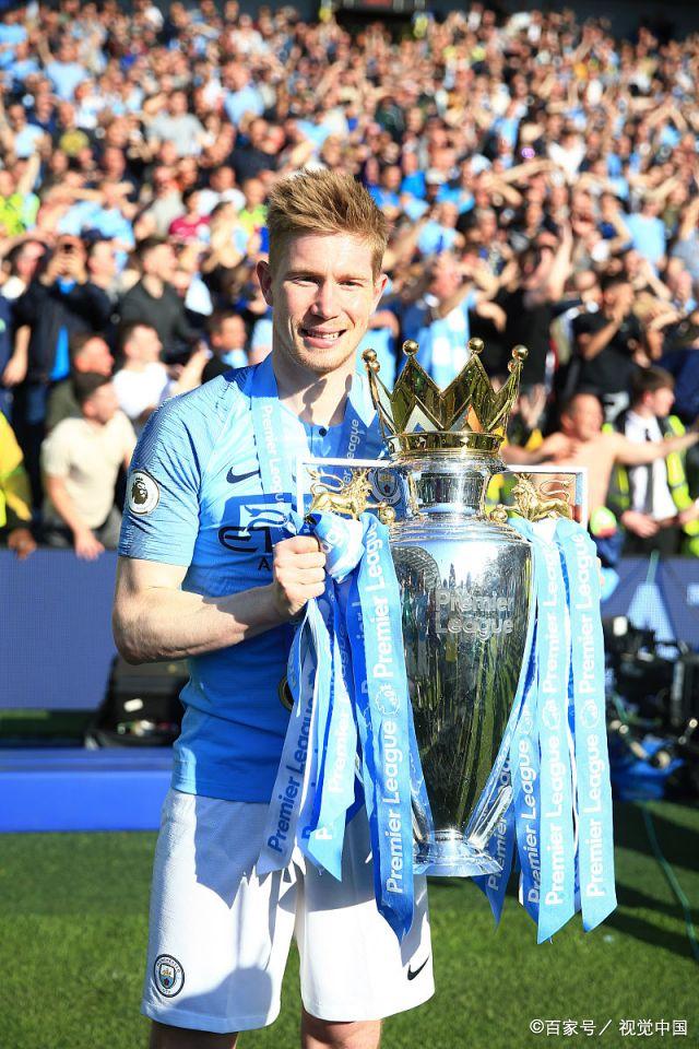 TyC记者：斯卡洛尼将带着大力神杯参加世界杯抽签仪式