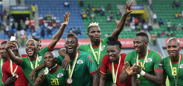 苏超奖杯由徐州企业使用3D打印打造，使用航天级钛合金