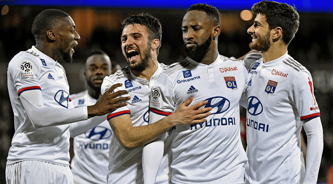 卡利亚里高空压制罗马防线屡失误，科内孤掌难鸣